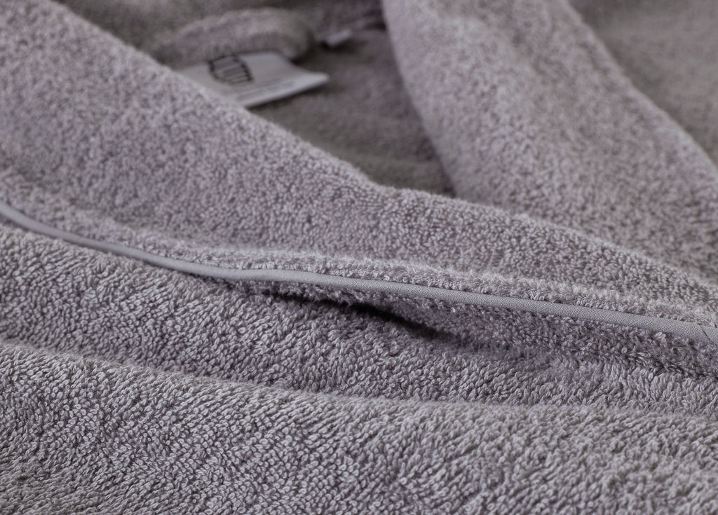 Bathrobe in grey pearl made from organic cotton